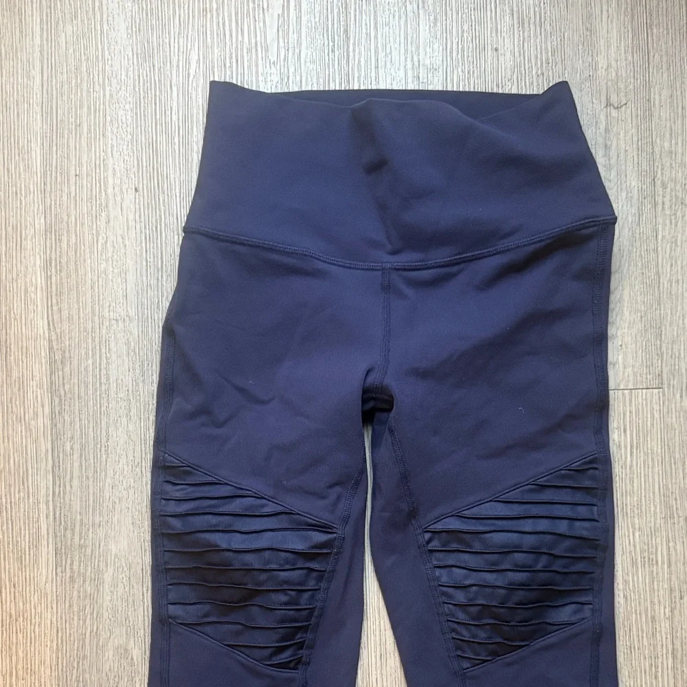 Alo Yoga Navy High-Waisted Leggings with Mesh Panels